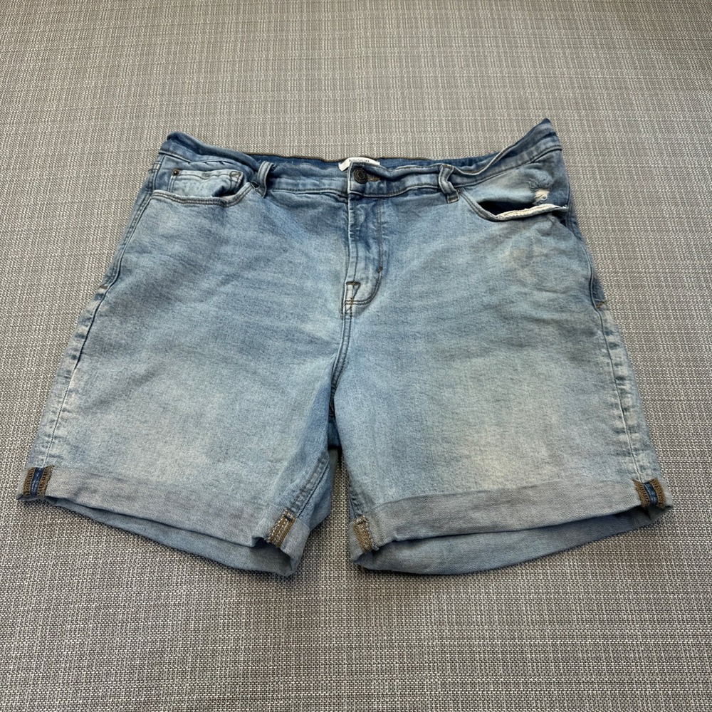 Kensie Jeans Cuffed Denim Shorts size 14 / 32 Light Washed Distressed Summer - Picture 2 of 9